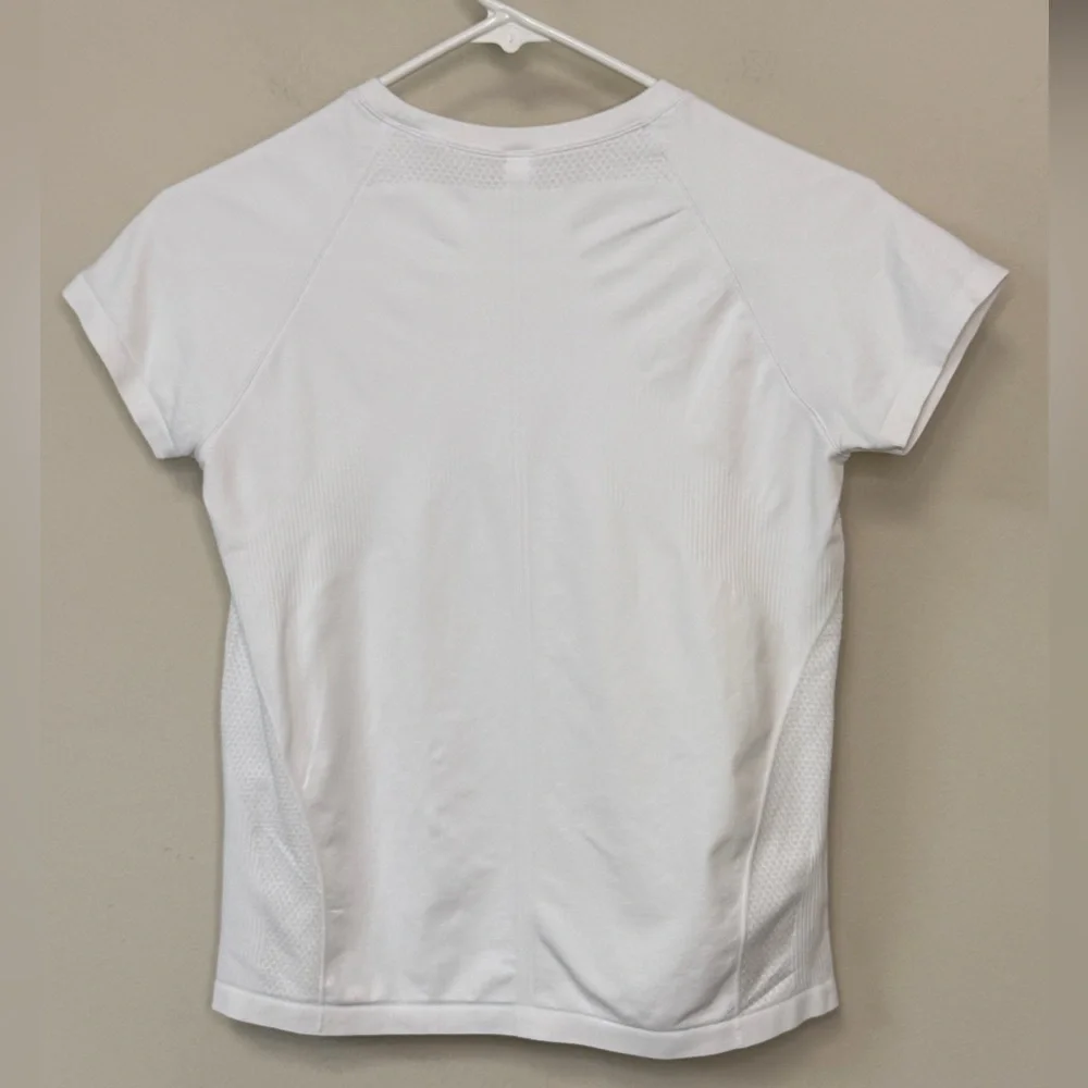⚡️3/$20⚡️DSG: Girls White Short Sleeve Seamless Athletic Top, Size L (14)